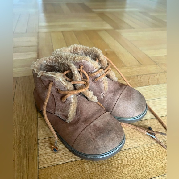 Age of Innocence Kids Camel Suede Shearling Booties - Picture 3 of 11